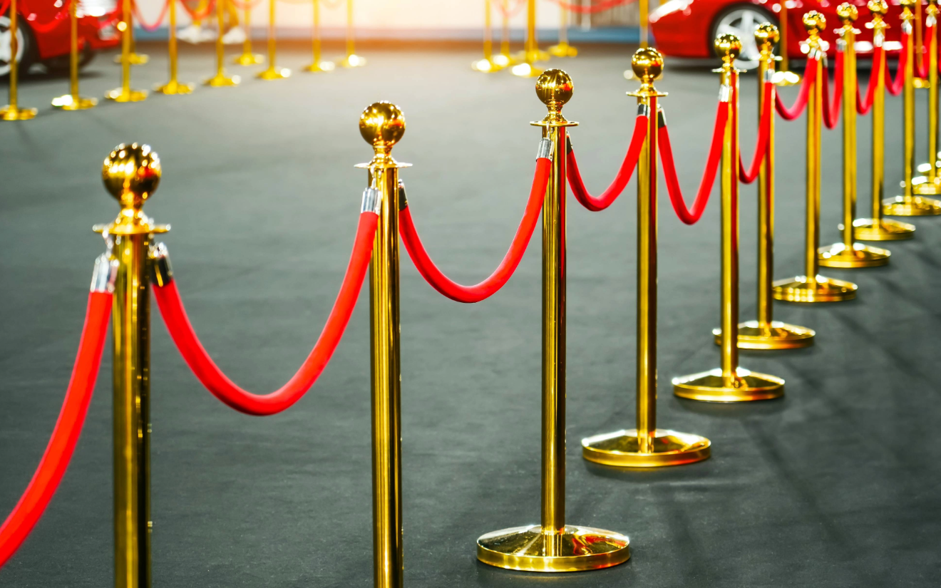 ALPHA QUEUE BARRIER